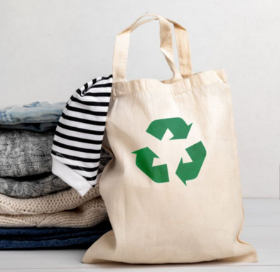 Screenshot 2026-01-26 at 20-45-23 Photo libre de droit de Garderobe Doccasion Mode Circulaire Location Échange Didées De Vêtements banque d'images et plus d'images libres de droit de Dépôt-vente - iStock.png